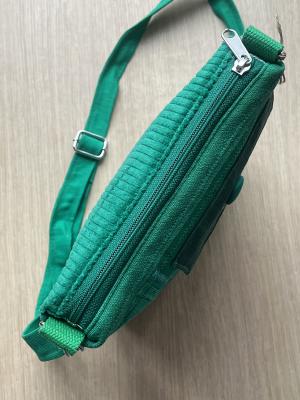 "Flickenwerk II mit Tasche" - GRASGRÜN